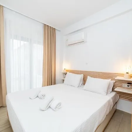 Summer Pearl Paralia